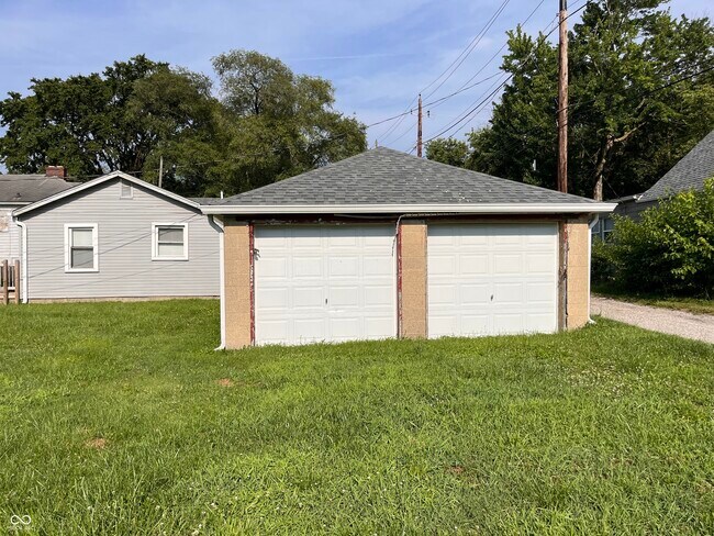 Building Photo - 3785 Caroline Ave