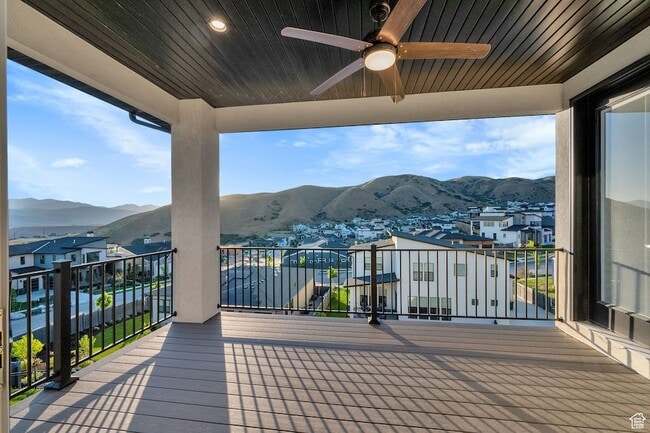 Building Photo - 1722 Oakridge Cir