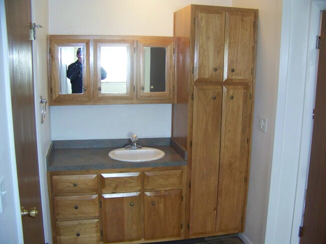 Master Bath area - 2164 Frances St