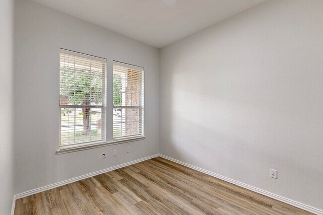 Building Photo - 123 Hackberry Trail