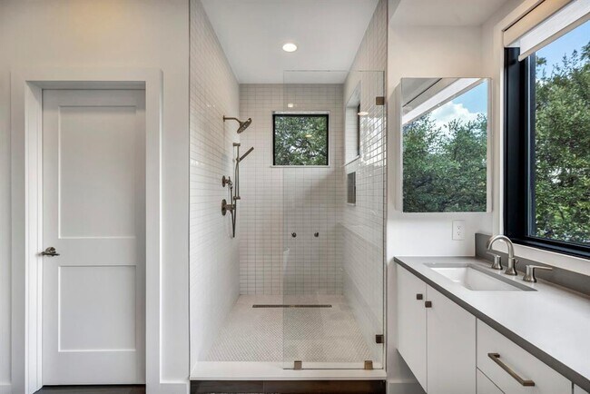 Building Photo - 613 Terrell Hill Dr