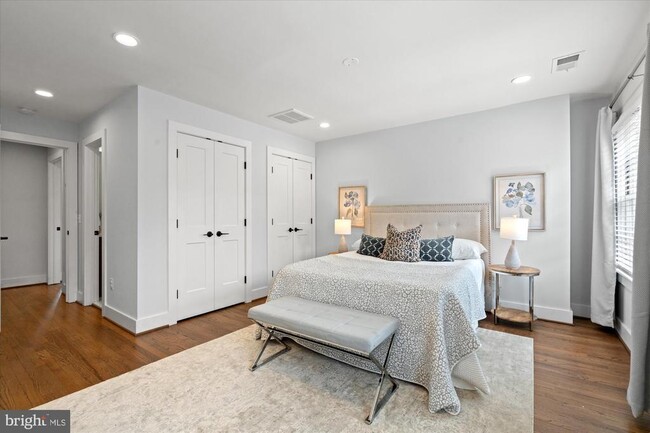 Building Photo - 222 Green St