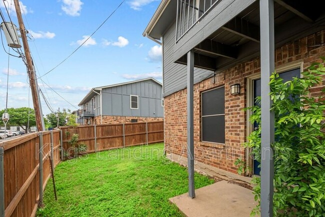 Building Photo - 306 Kings Way Dr