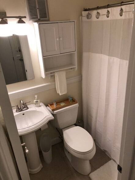 Building Photo - 48A Gloucester St