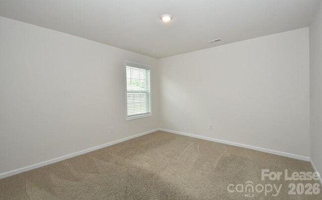 Building Photo - 6153 Sylvan Dr