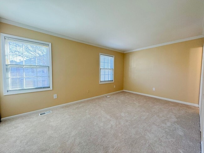 Building Photo - Relaxing 3 Bed 2 Bath Brick Townhome With Fenced Yard In Beautiful Franconia Commons