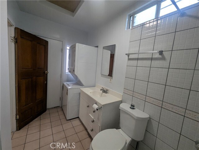 Building Photo - 1447 W 37th Pl