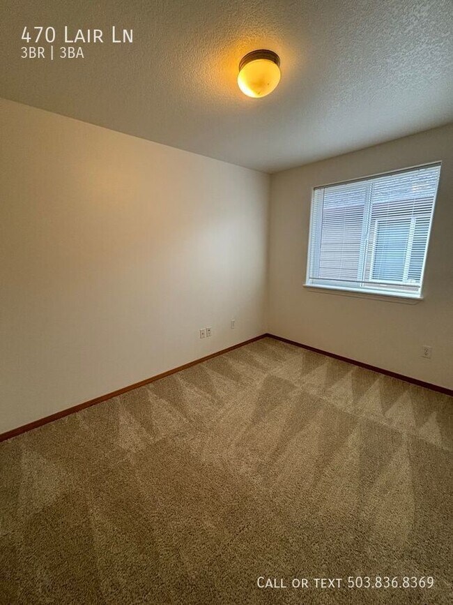 Building Photo - 470 Lair Ln