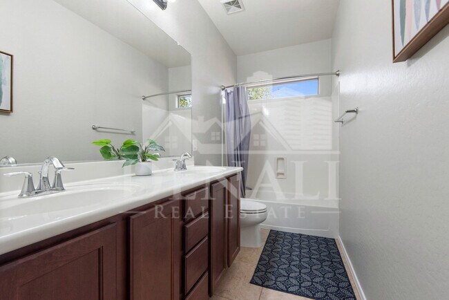 Building Photo - 2881 E Tonto Dr