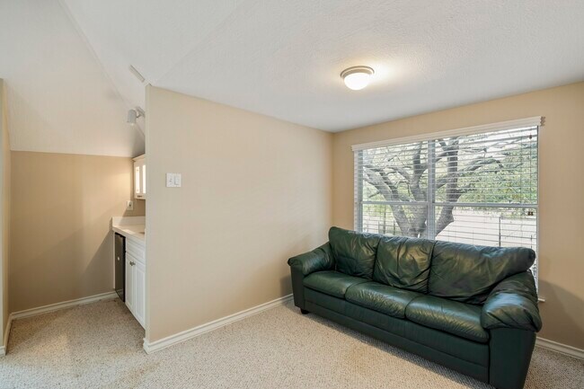 Building Photo - 9631 Bavaria Dr