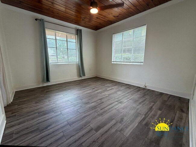 Building Photo - Great 4 Bedroom Home with Water View in Downtown Fort Walton Beach!