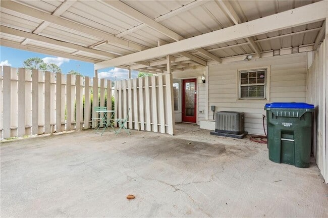 Building Photo - 102 Holcomb Ferry Rd