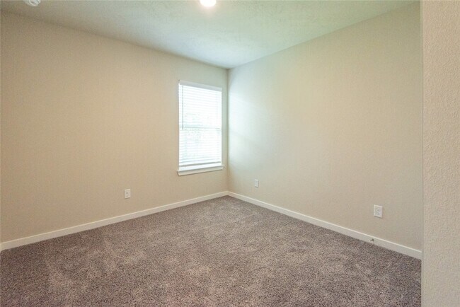 Building Photo - 1500 Lake Ridge Drive
