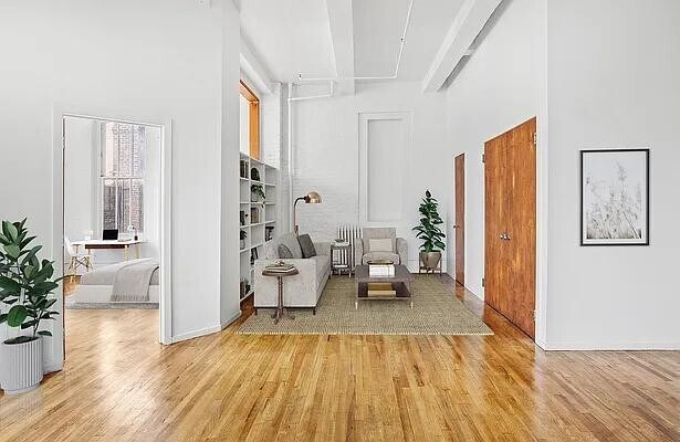 Building Photo - 448 W 37th St