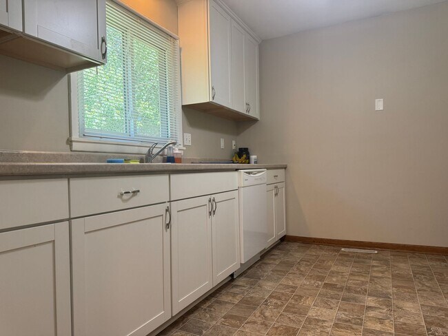 Building Photo - Raised Ranch Near Offutt AFB with Finished Basement & Oversized Garage