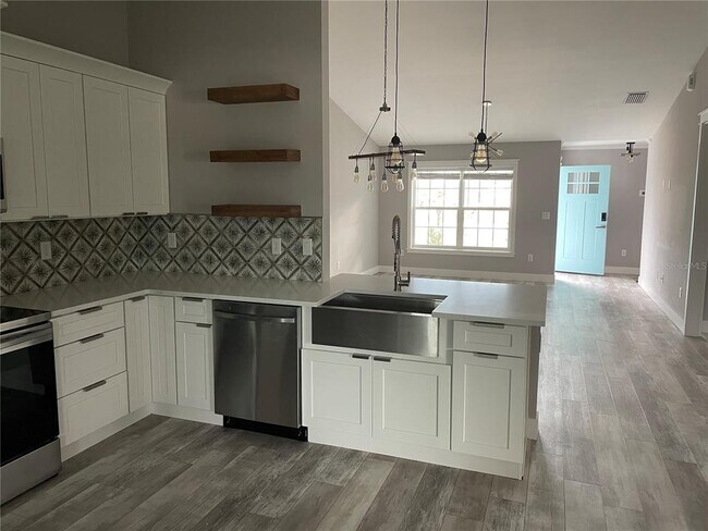 Building Photo - 110 Lynbrook Dr