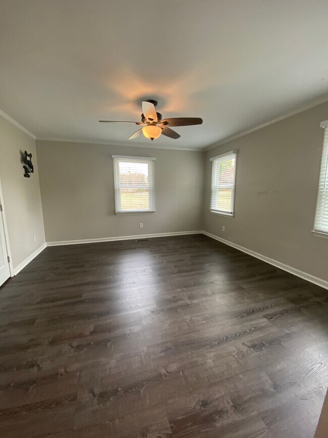 Building Photo - OCONEE COUNTY - Lovely 3 bedroom 2 bathroo...