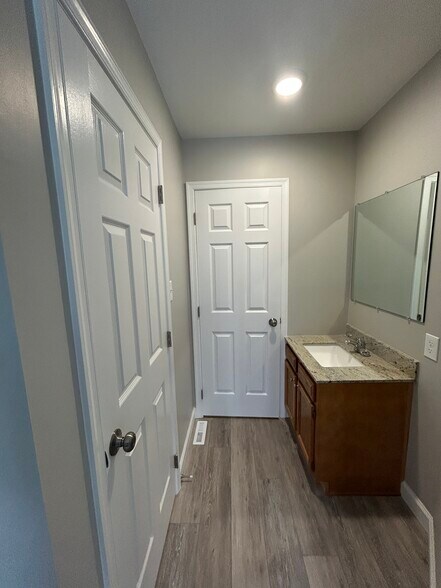 Building Photo - 138 Mike Ct