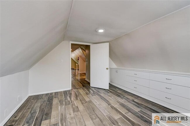 Building Photo - 37 E Somerset St