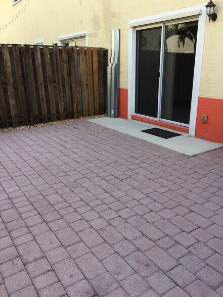 Patio - 17802 NW 74th Ct