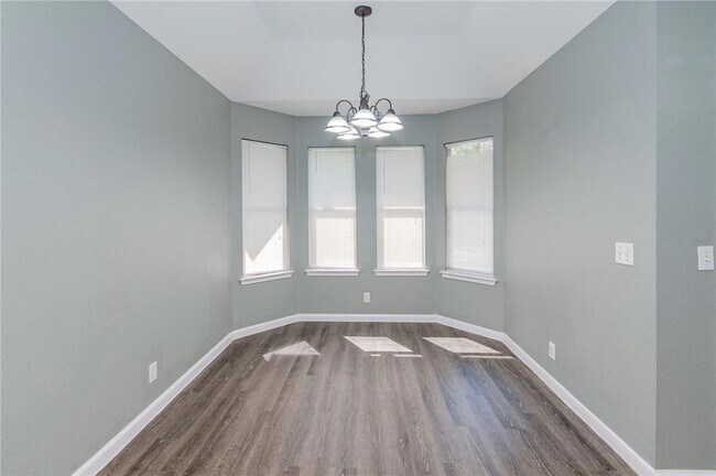 Building Photo - 1000 Honeysuckle Dr