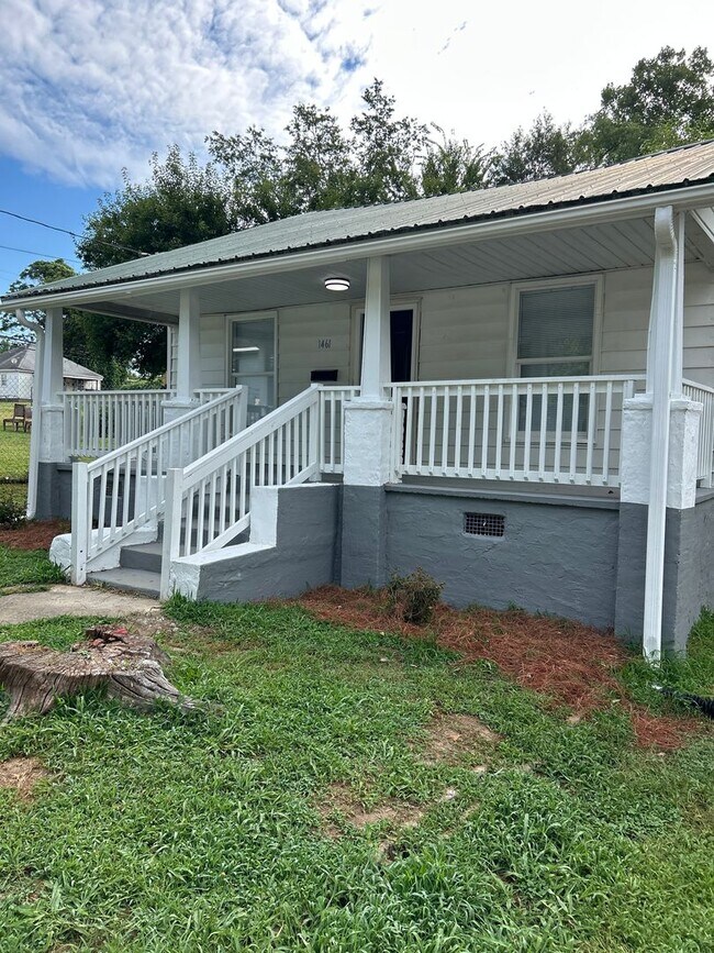 Primary Photo - 1461 Douglas St