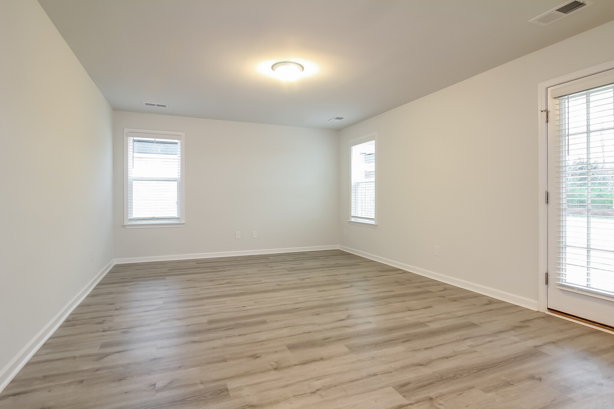 Building Photo - 518 Whittier St