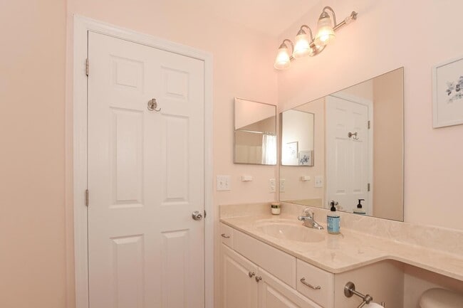 Building Photo - 3970 NW Cinnamon Tree Cir