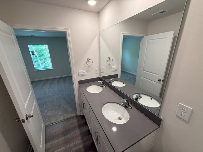 Building Photo - Brand New 4BR home in Great location!
