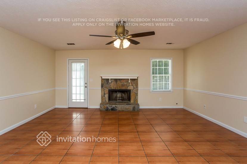 Building Photo - 2449 Windridge Dr NE