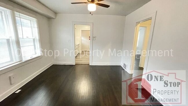 Building Photo - Beautiful 2 Bedroom 1 Bathroom Home in Kansas City!