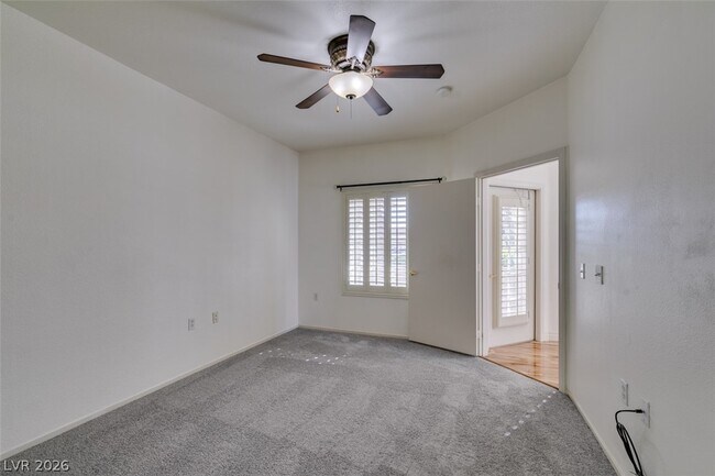 Building Photo - 3400 Cabana Dr