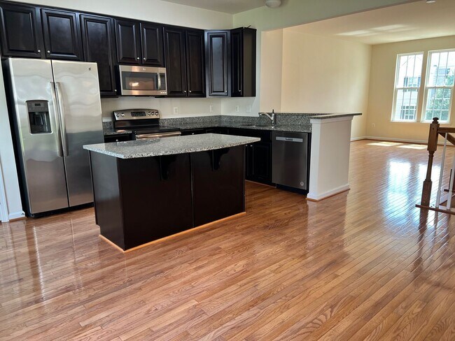 Building Photo - 2012 Elm Tree Ct