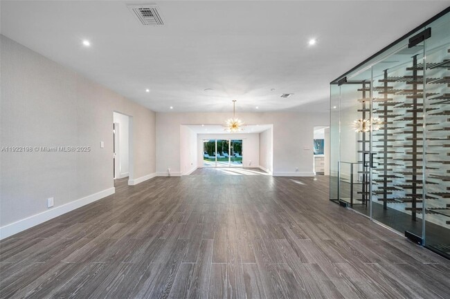 Building Photo - 10618 NE 11th Ct