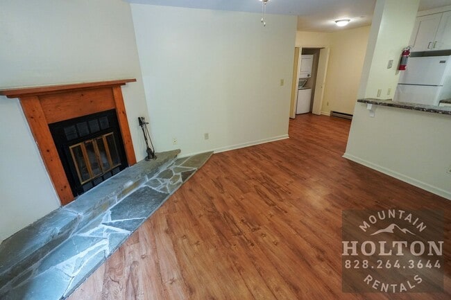 Building Photo - 200 Pilgrims Way