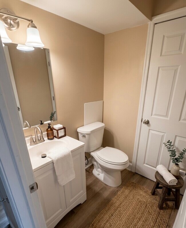 Building Photo - 298 Eudowood Ln
