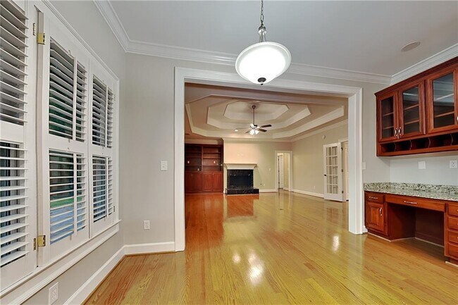 Building Photo - 601 Peach Pl