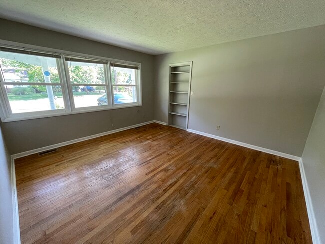Building Photo - 140 Seneca Ln