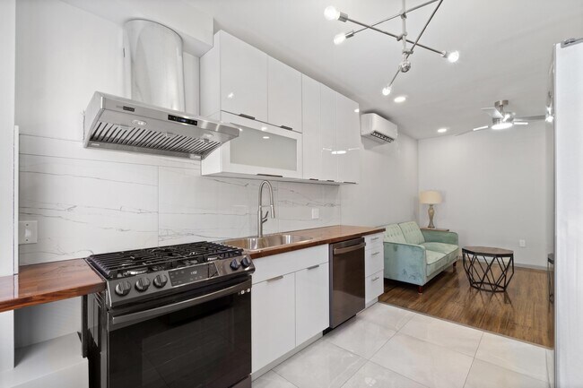 Primary Photo - 232 1st St