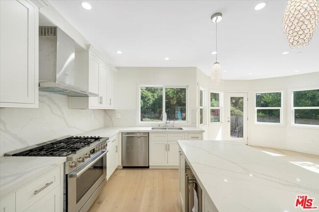 Building Photo - 1928 Montecito Dr