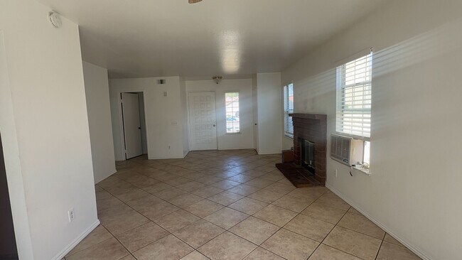Building Photo - 3 Bedrooms 2.5 Bath home in Hemet