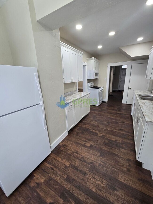 Building Photo - Newly renovated Beechview Home with Bonus Room walking distance to the T