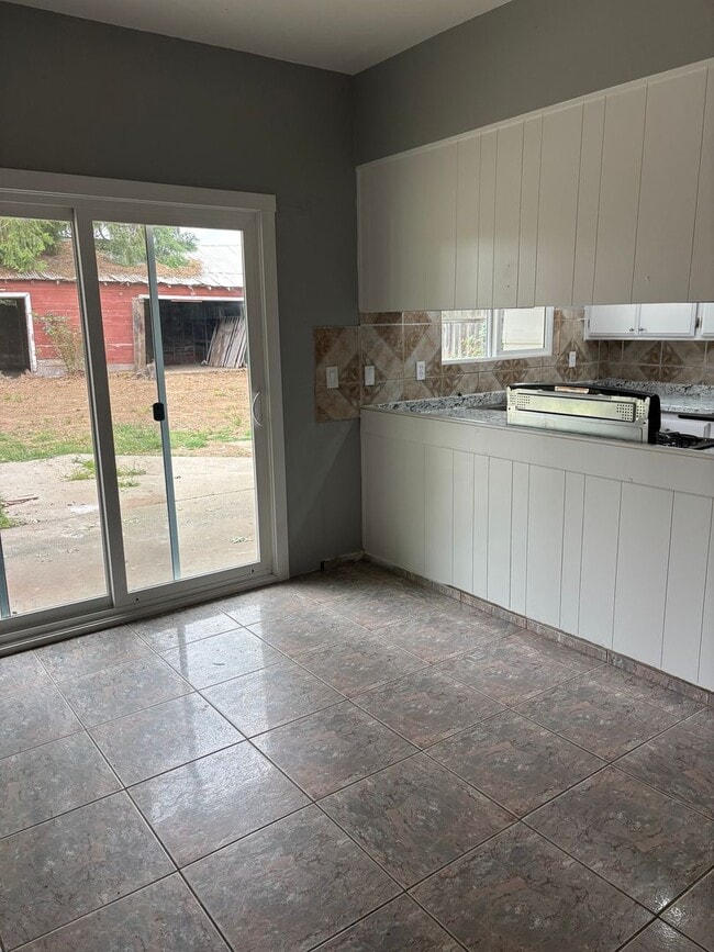 Building Photo - 4 B/D 2 BA Home in Gridley AVAILABLE NOW!