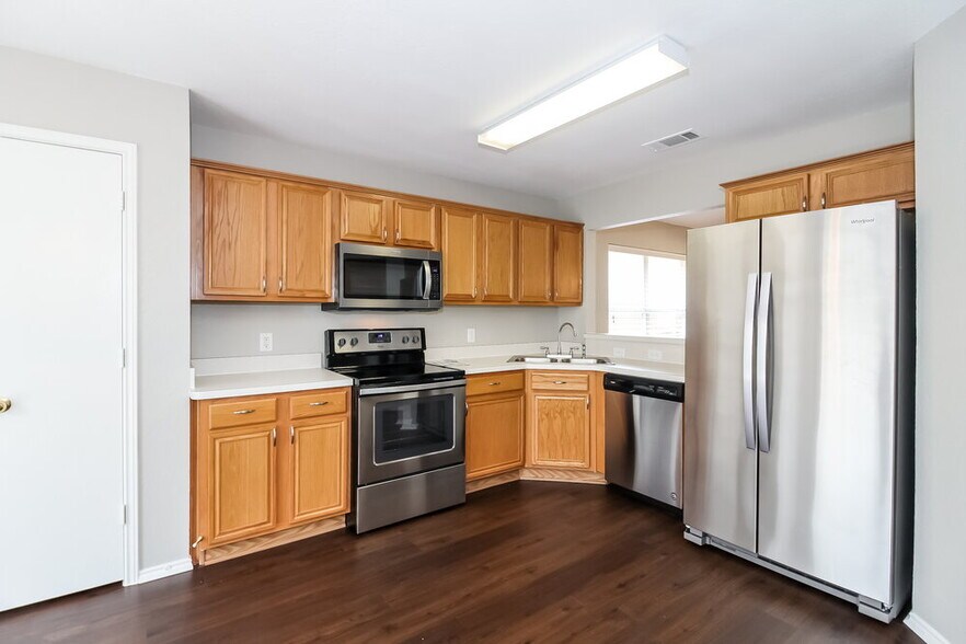 Building Photo - 209 Tulip Ln