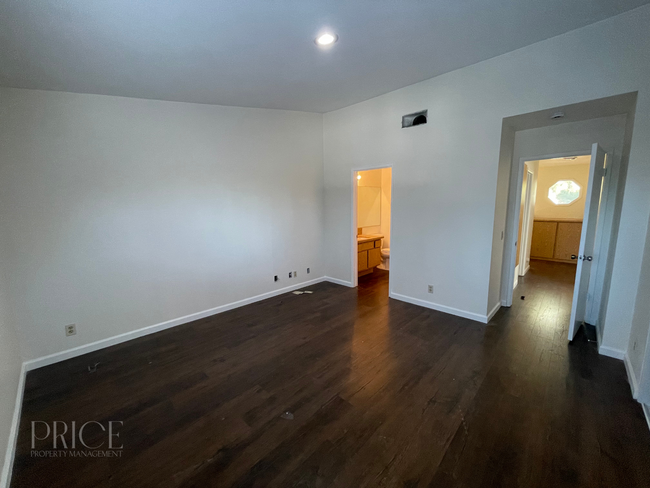 Building Photo - 3 Bedroom Condo in Rancho Cucamonga