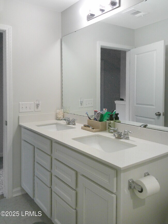 Building Photo - 62 Keowee Ln