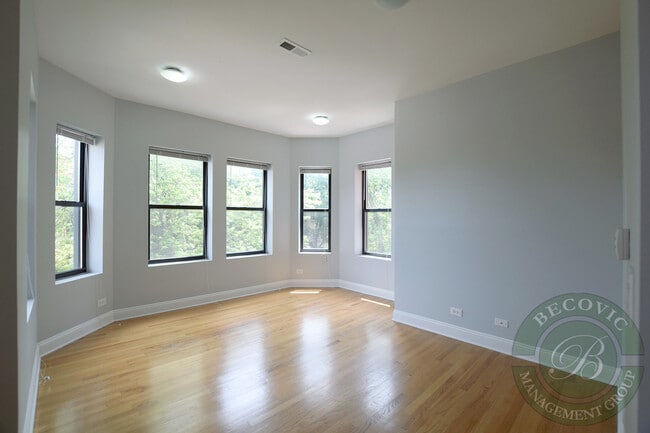 Building Photo - 7526 N Seeley Ave