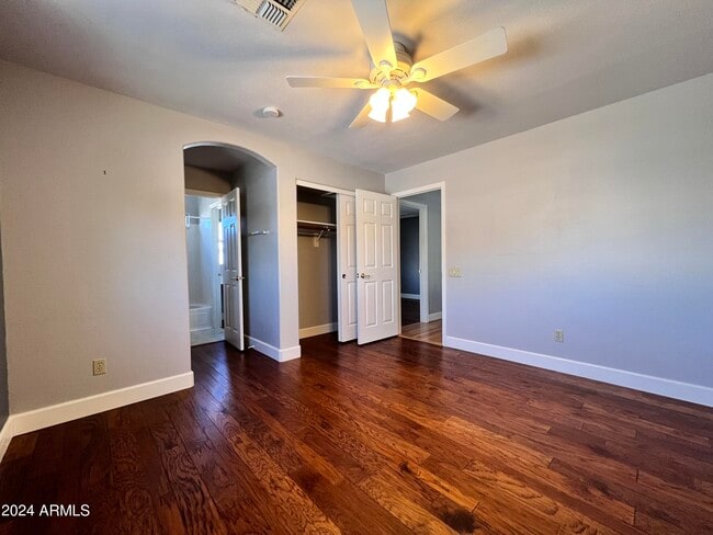 Building Photo - 4446 E Graythorn St
