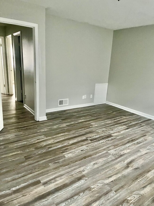 Building Photo - 3 Bedroom in Townhouse Fredericksburg/Spot...