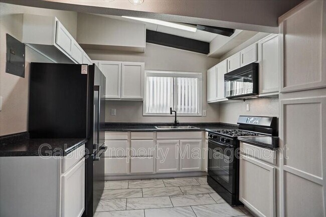 Building Photo - 17197 Sierra Hwy